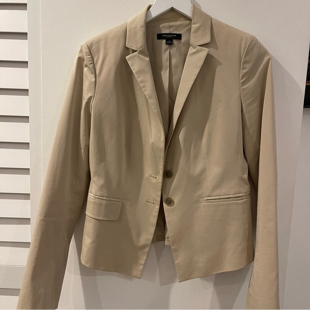 Ann Taylor Lined Jacket, like new just with a make up spot in the back.